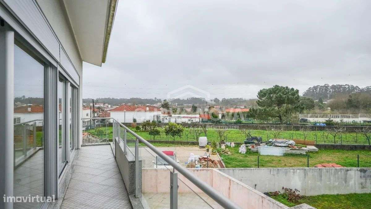 Moradia Geminada V4, situada em Pedroso,Carvalhos Vila Nova de Gaia.-30
