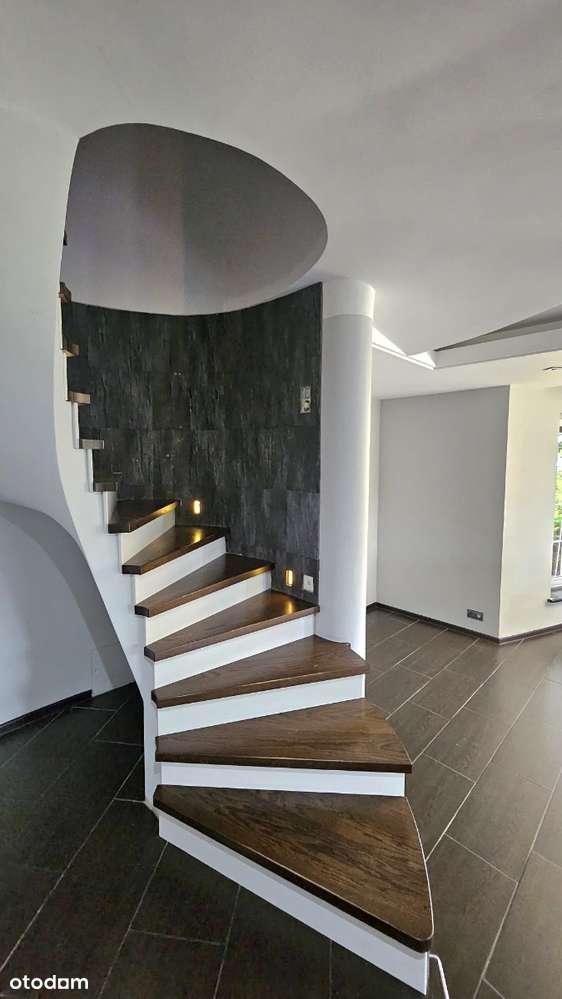 Otoczony naturą  rodzinny dom z możliwością inwestycyjną-11