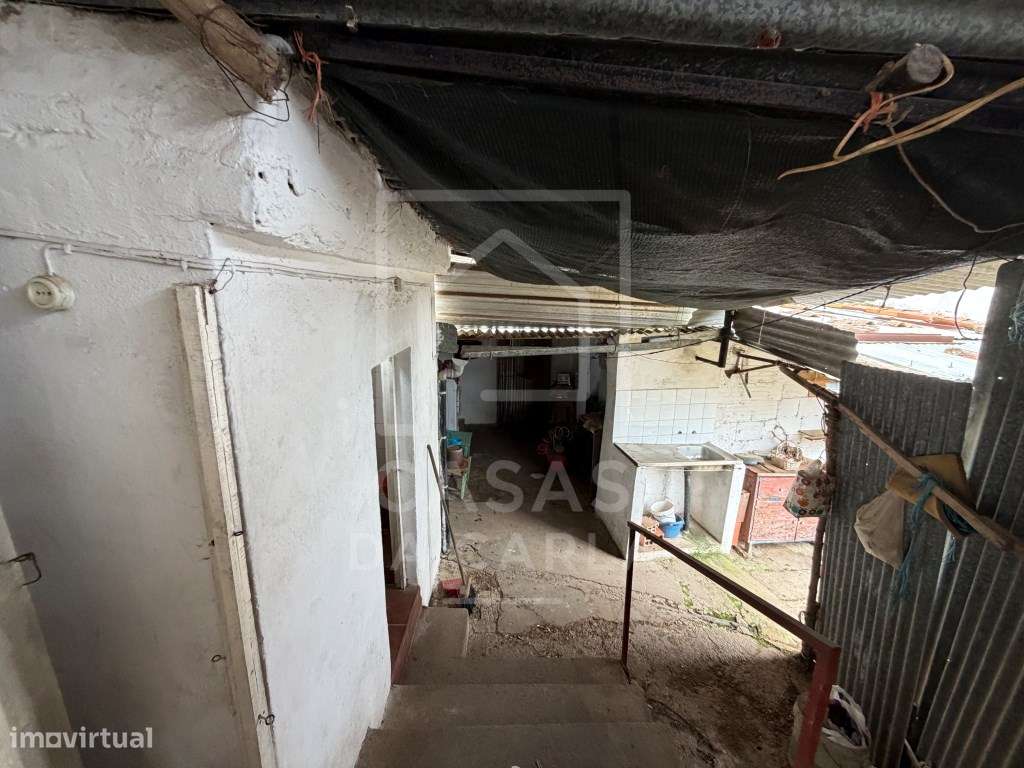 Moradia T2 com quintal e garagem em Selmes-22