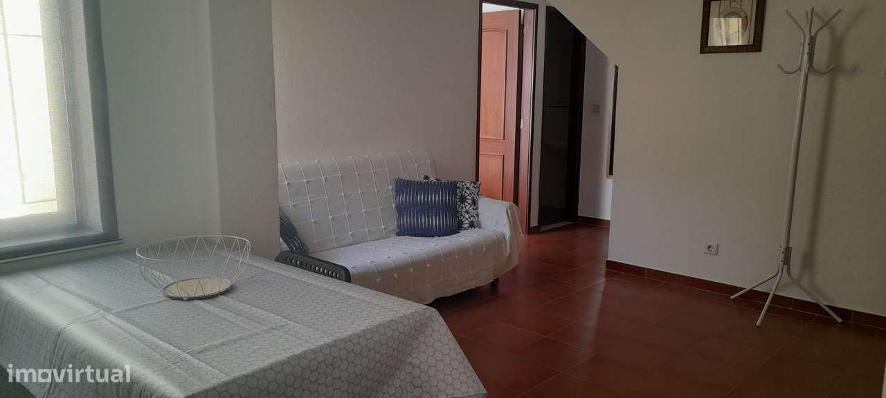 Apartamento T1 com cozinha equipada e localização central - Grande imagem: 5/9