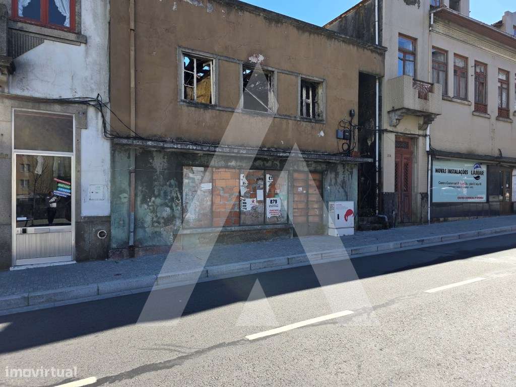 Moradia por recuperar em São João da Madeira-12