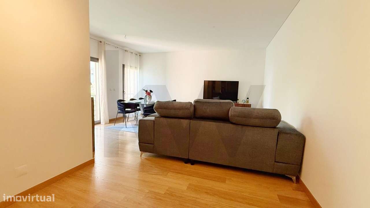 Apartamento T1 localizado no condomínio fechado, parqueamento, piscina-7