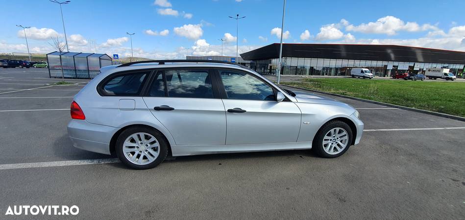 BMW Seria 3 320i Touring - 4