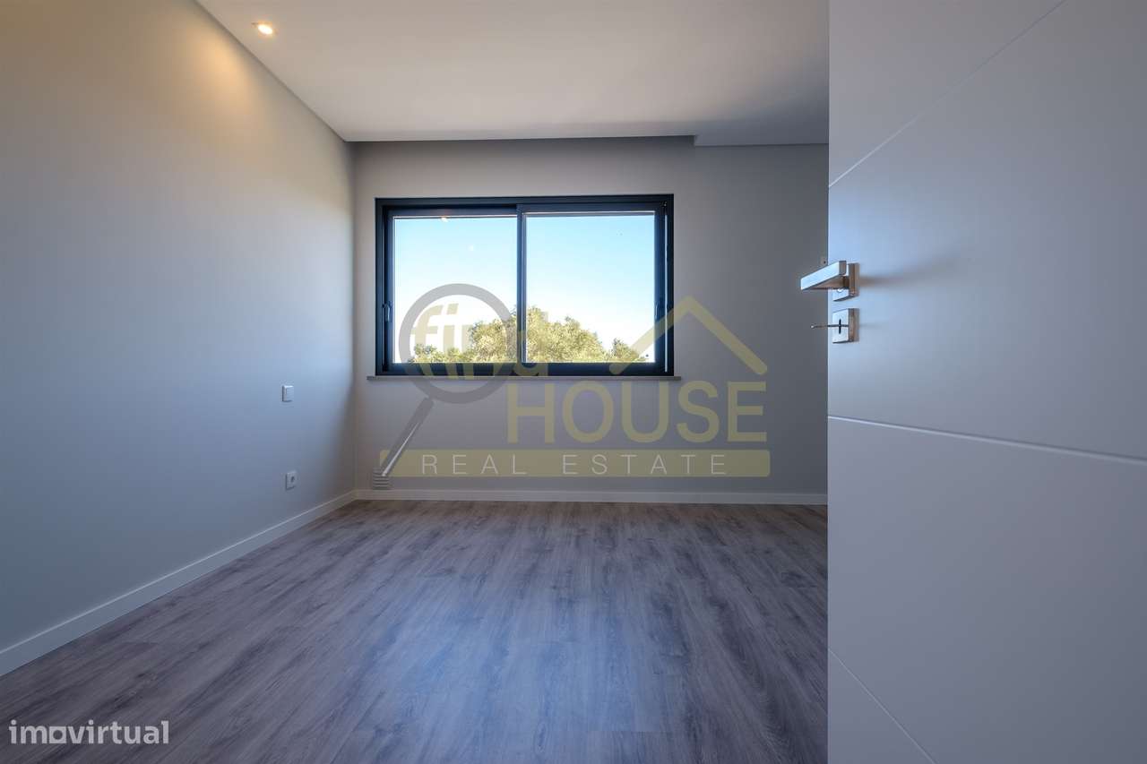 Moradia geminada T3 em Bicesse-12