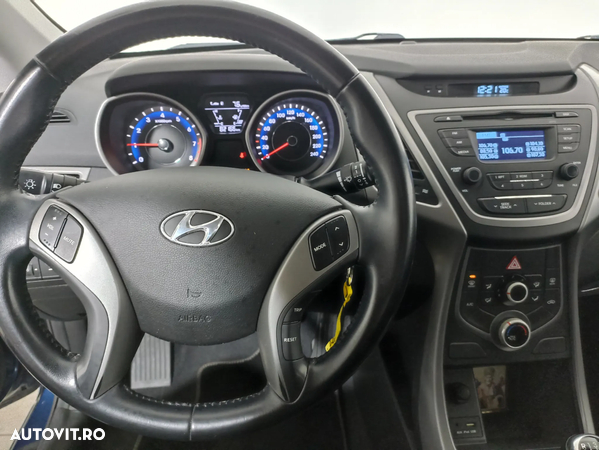 Hyundai Elantra - 8