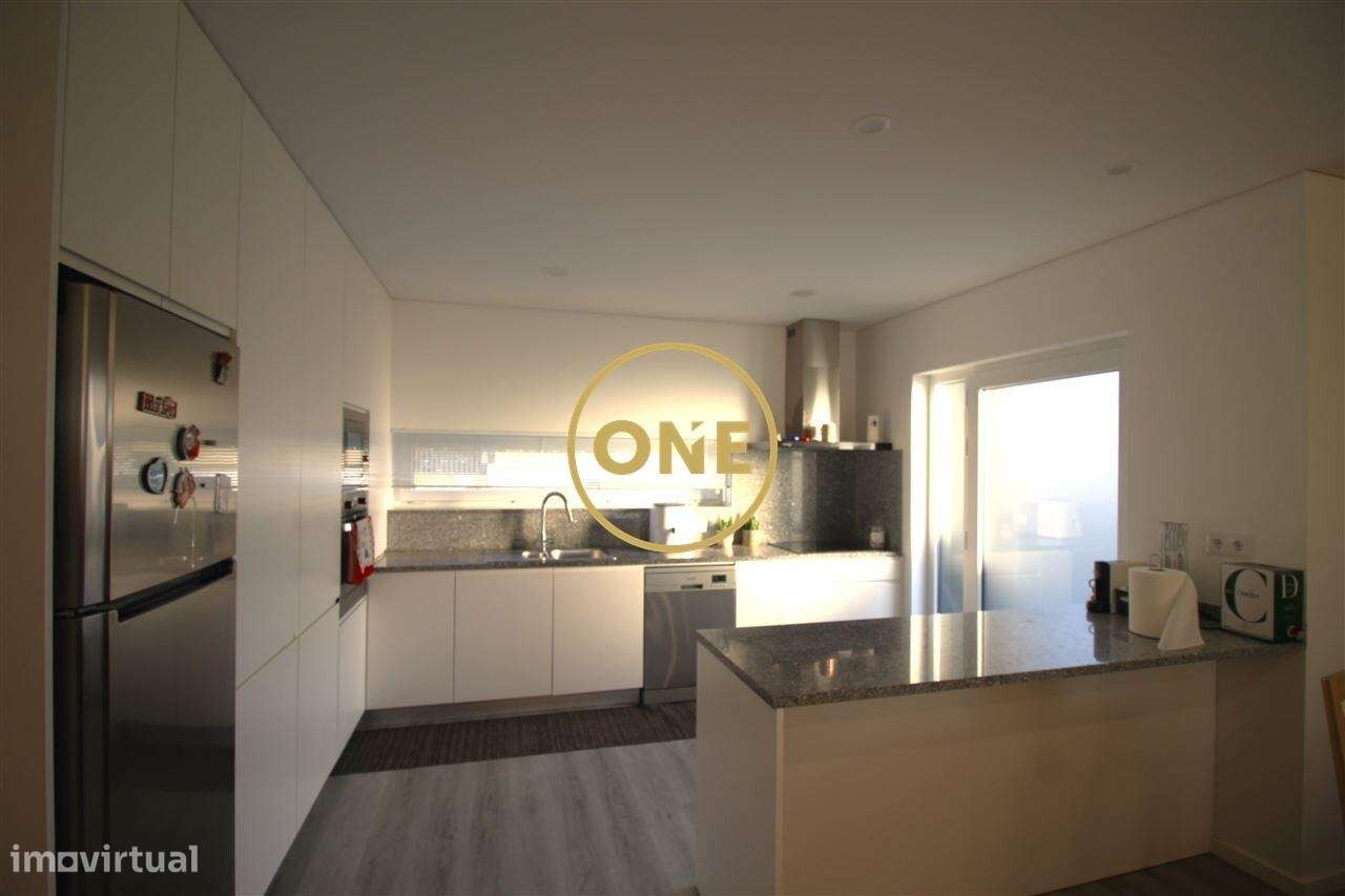 Moradia Térrea Semi-Nova - 2024 - com Espaço, Luz e Conforto - Grande imagem: 4/22