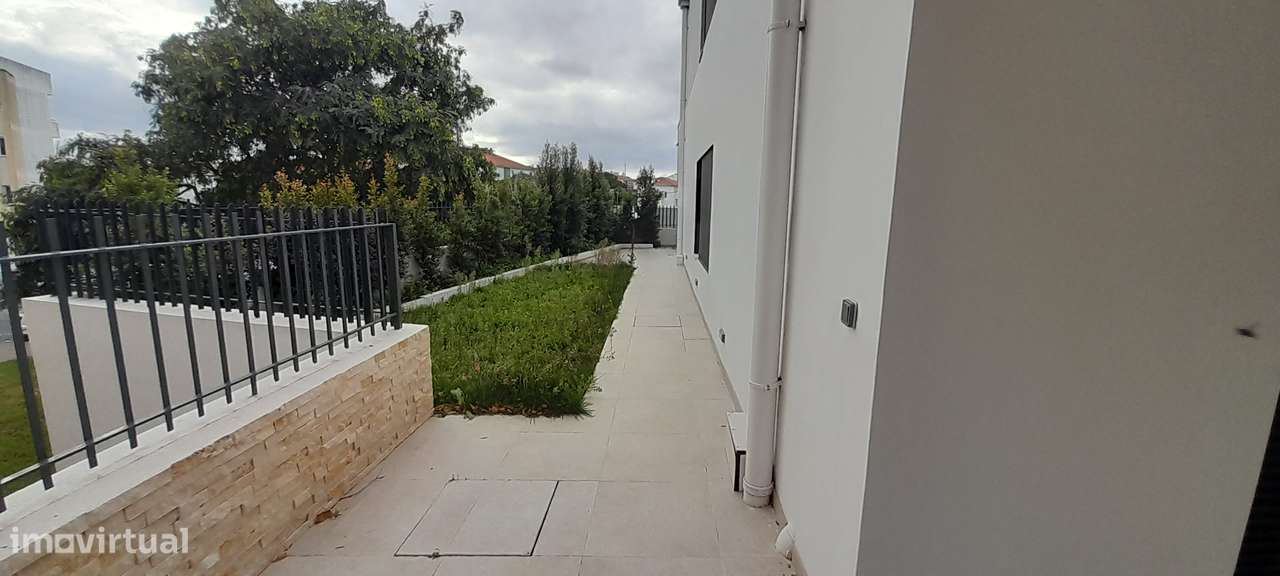 Viva perto do mar em Paço de Arcos: T3 novo com pátio e garagem-21