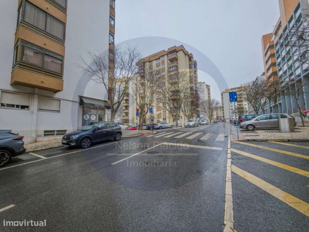 T2 com Cozinha Equipada, Varanda, 2 WC's, 3 Roupeiros embutidos e G...-30