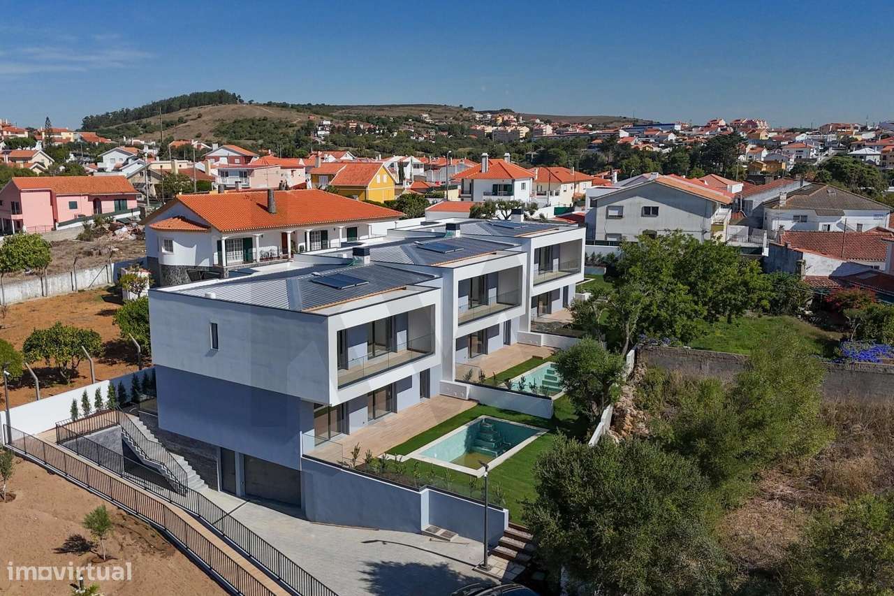 Moradia T4 (+1) em Condomínio Fechado em Cascais com jardim e piscina-46