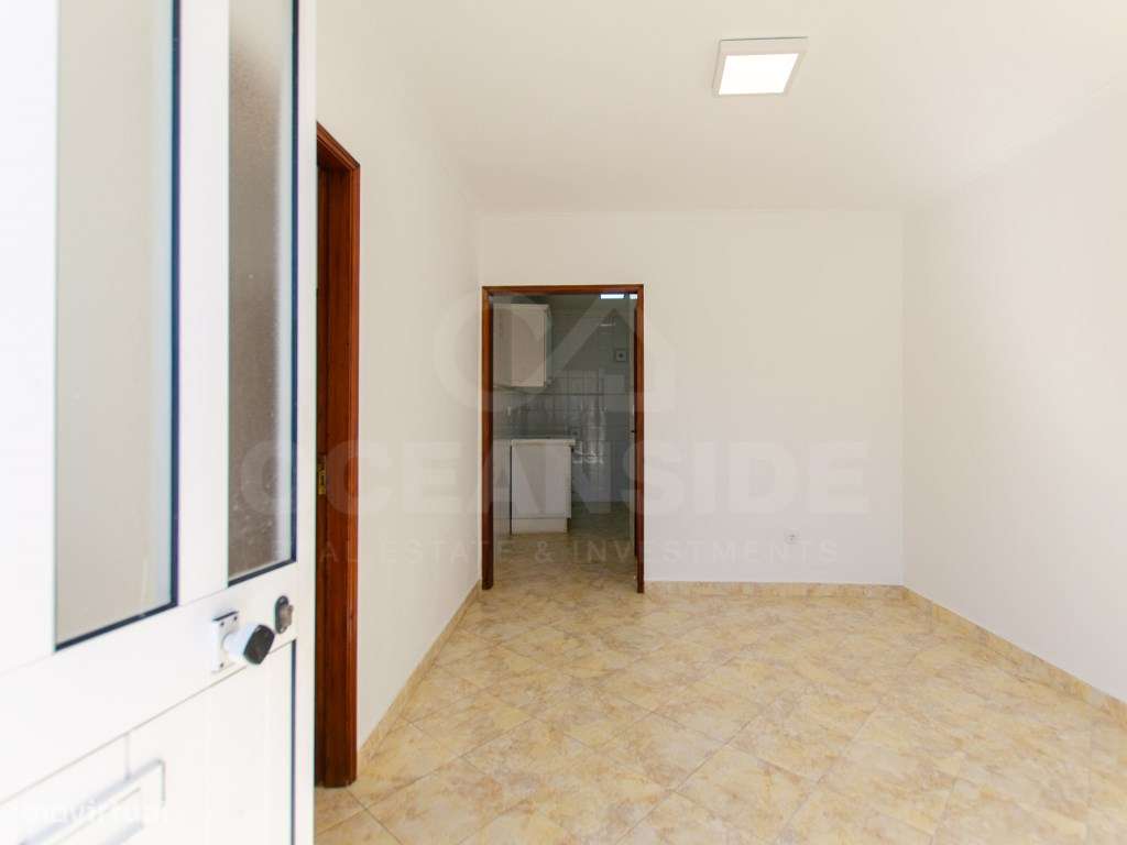 Moradia térrea no centro de Porto Salvo - Grande imagem: 2/22