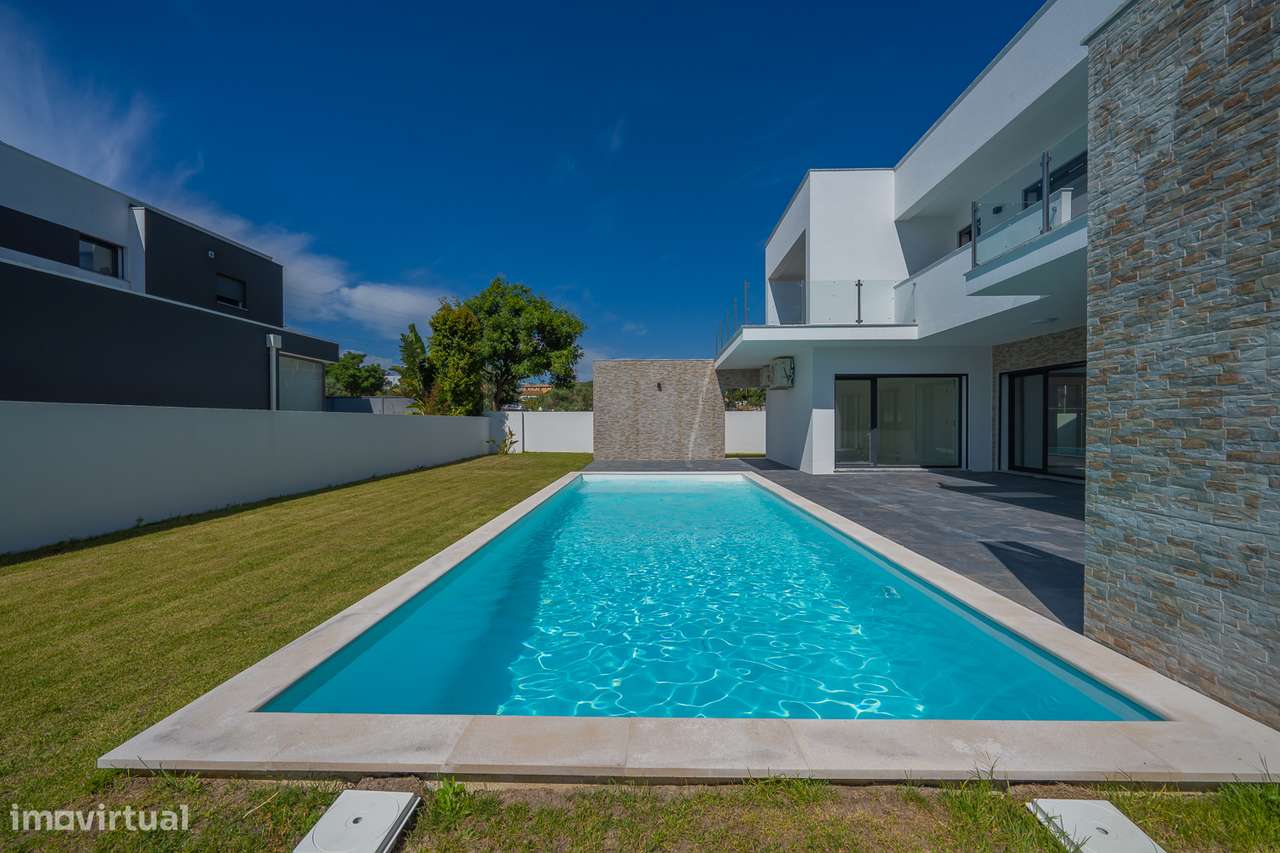 | Maravilhosa Moradia T4 | Piscina | Colégio St. Peter's School |-1
