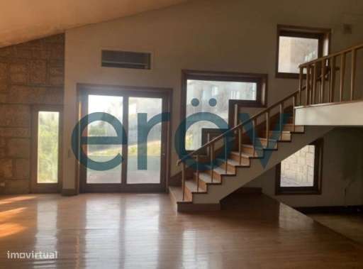 Moradia Unifamiliar com Piscina em Azurém, Guimarães – Próxima da Univ-5