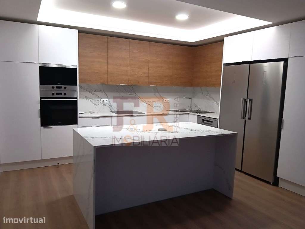 Moradia Pronta T4 com Garagem ,Ginásio e Piscina Sobreda-12