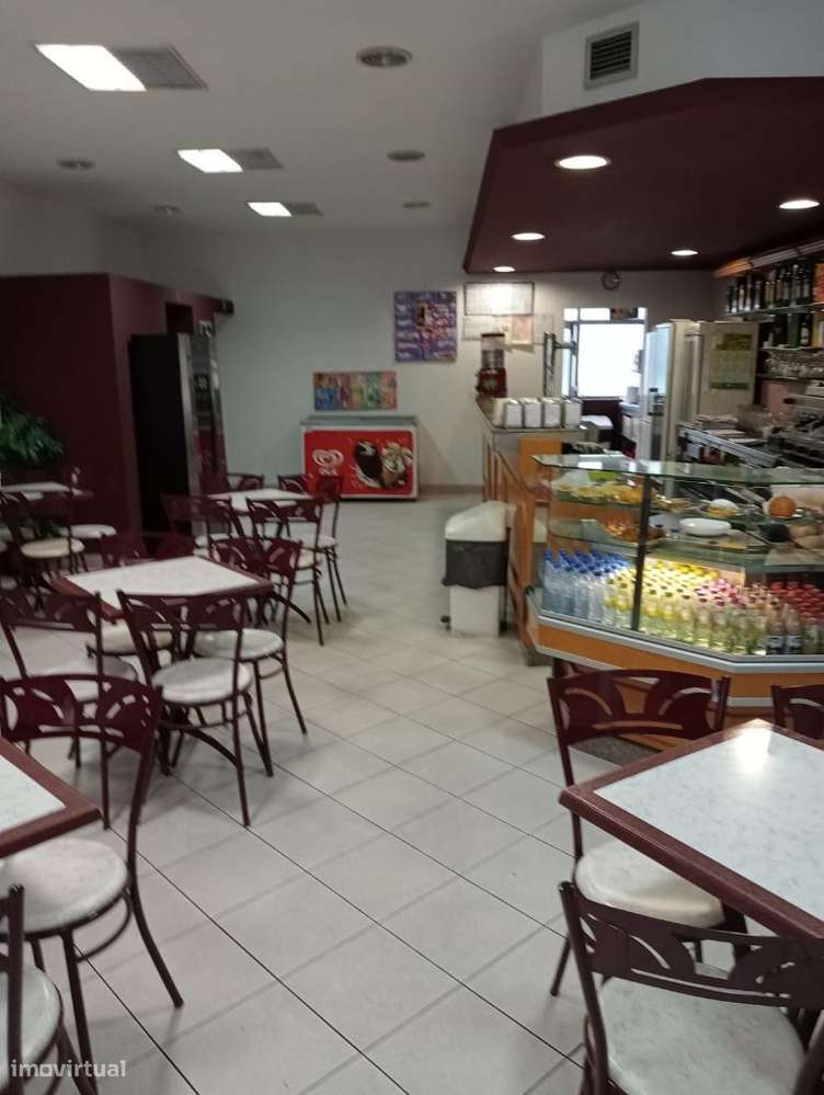 GRANDE OPORTUNIDADE ! TRESPASE DE CAFE EM GAIA-32