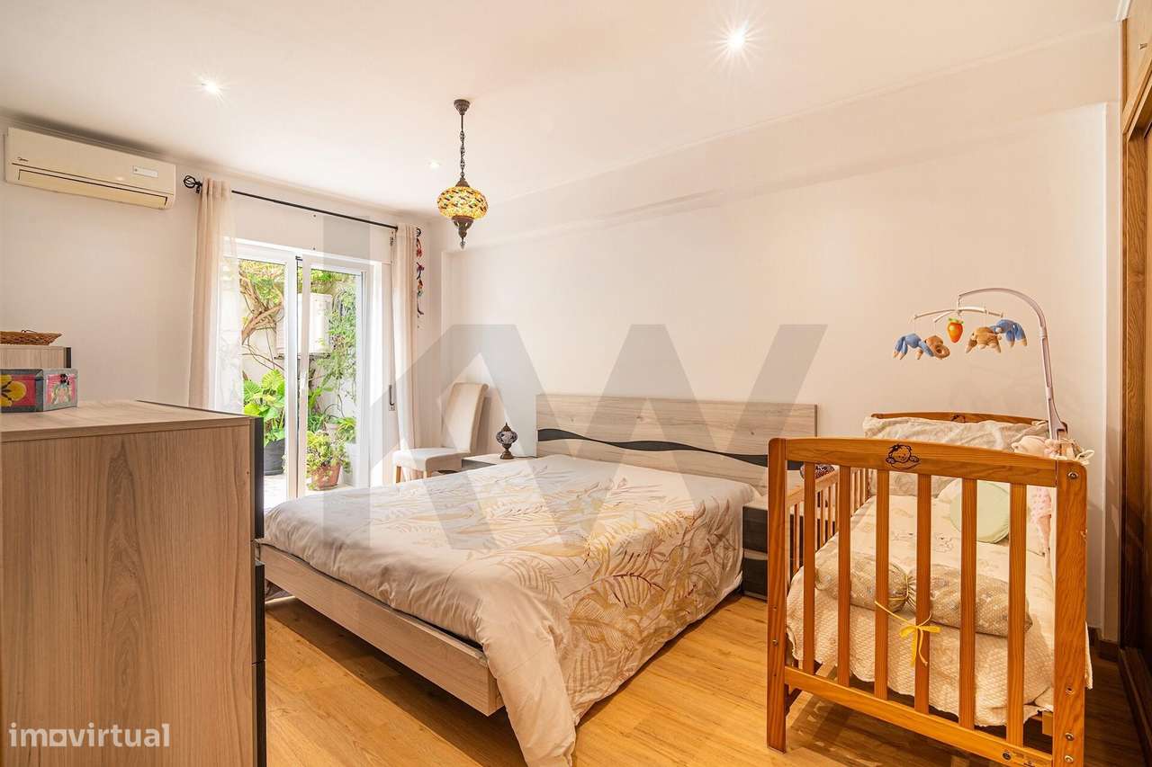 Apartamento T2 em Paço de Arcos: Conforto Exclusivo com Pátio Privativ-10