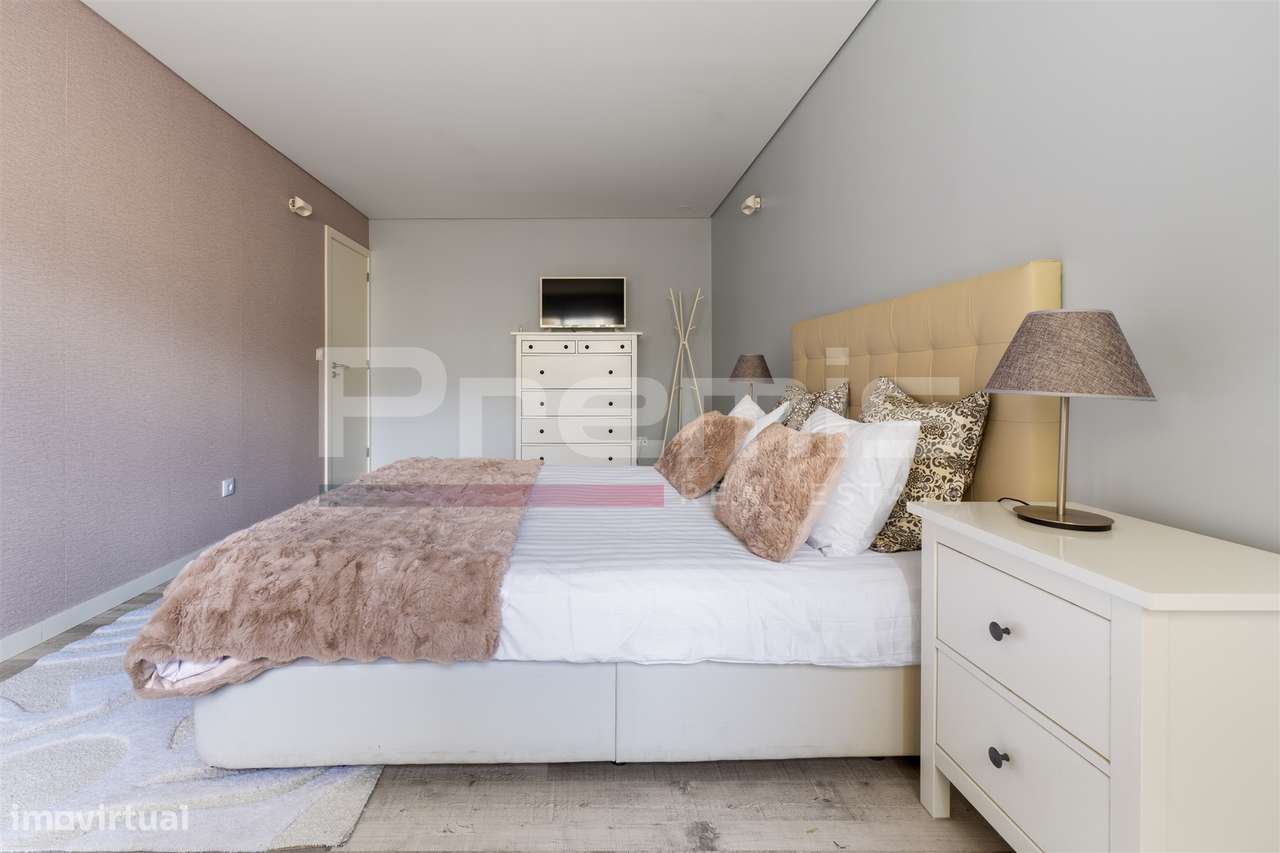 T1 no centro do Porto em frente ao metro-17