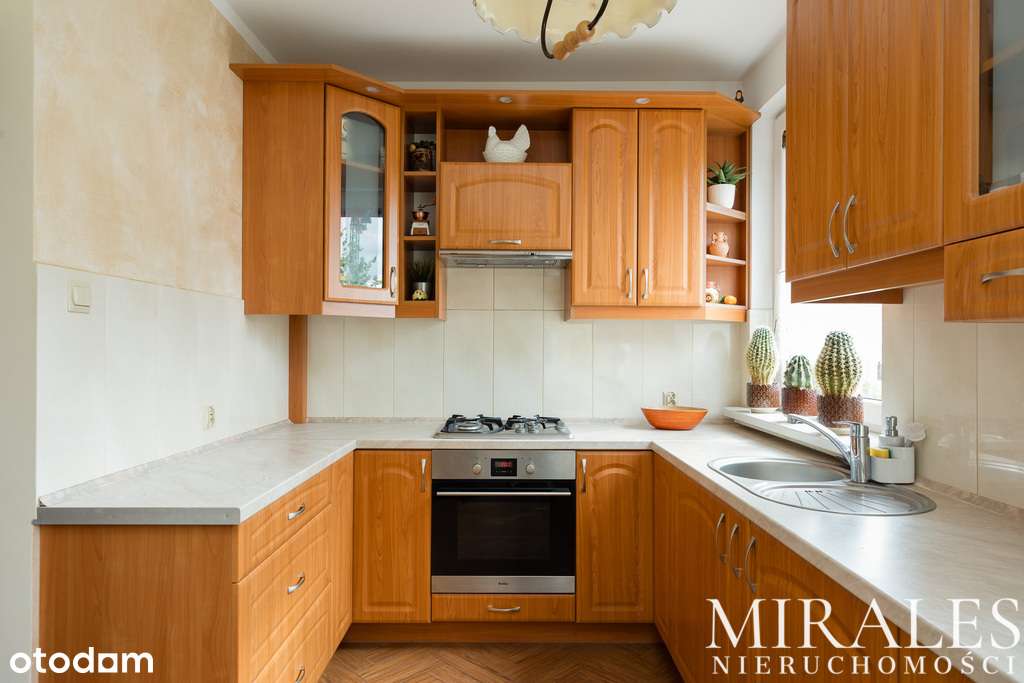 Wygodne mieszkanie z dużą jasną kuchnią i balkonem-1