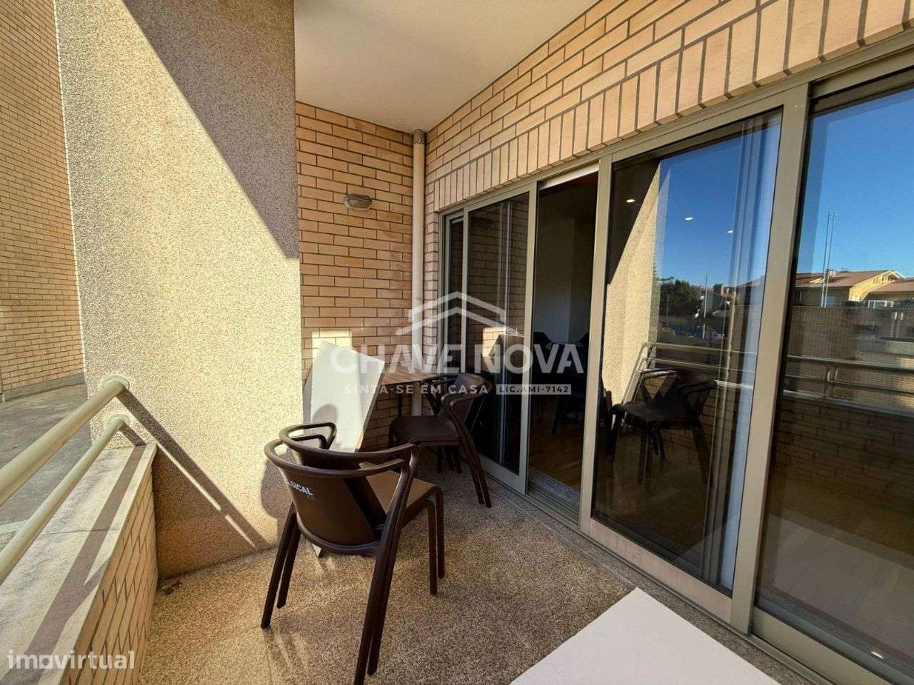 Apartamento T2+1 Renovado c/ Lugar de Garagem em Santa Marinha-18