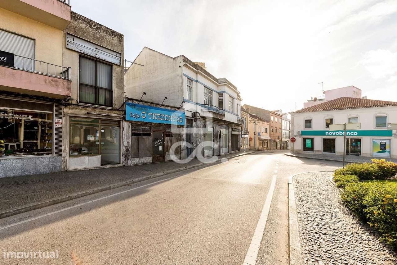 Prédio em ruína com 224 m2 no centro de Vendas Novas - Grande imagem: 4/19