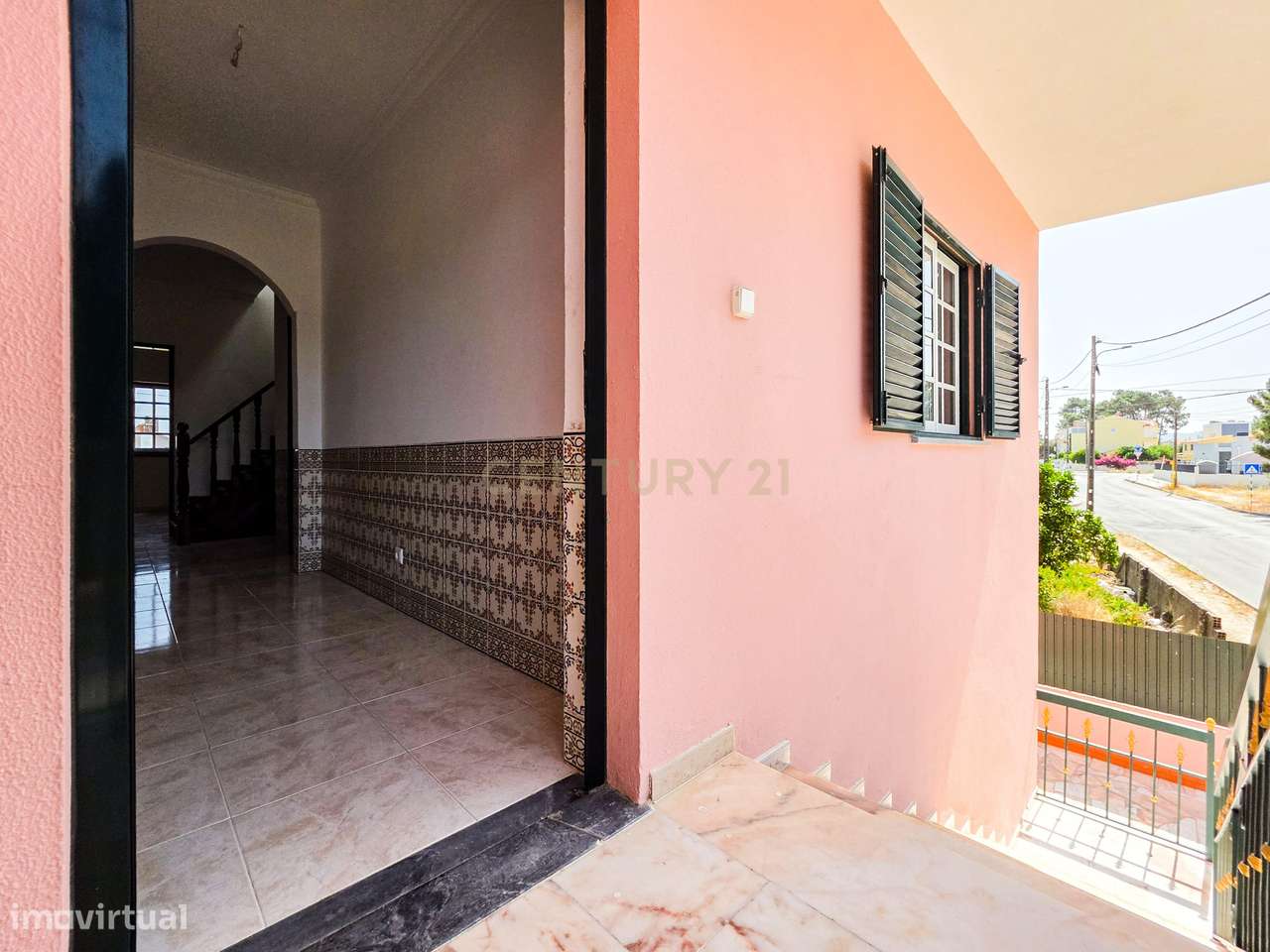 Moradia T3 + Loja em Fernão Ferro, Seixal - Oportunidade Única!-23