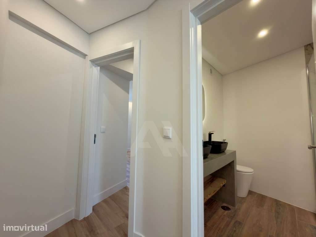 Apartamento T2 renovado no Monte Estoril-11