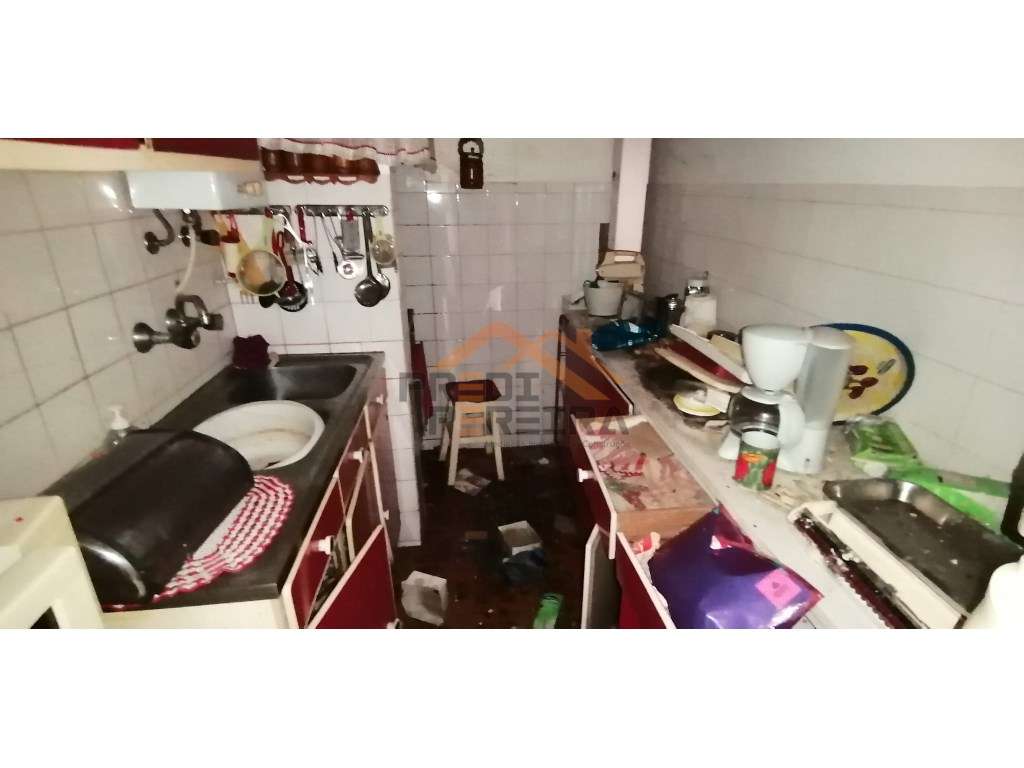 Prédio para reabilitação no Paço do Lumiar, com elevado potencial d...-17