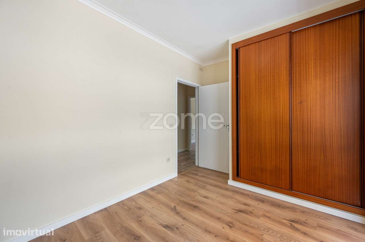 Apartamento T3 Renovado com Garagem Box em Águas Santas-10