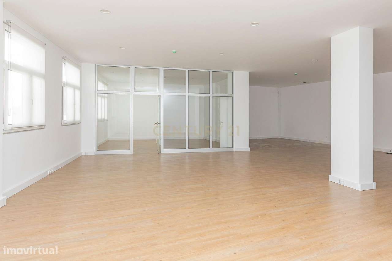 Espaço Comercial junto a Estação de Benfica. - Grande imagem: 4/14