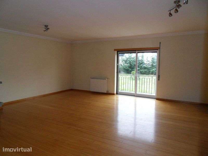 Excelente Moradia Isolada, 350m2, Aquecim. Central, Rio de Loba, Viseu - Grande imagem: 5/12