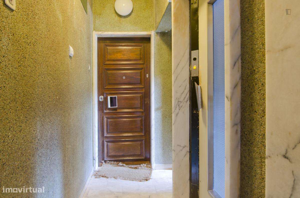 Quarto - localizado em Sete Rios Lisbon - Grande imagem: 5/7