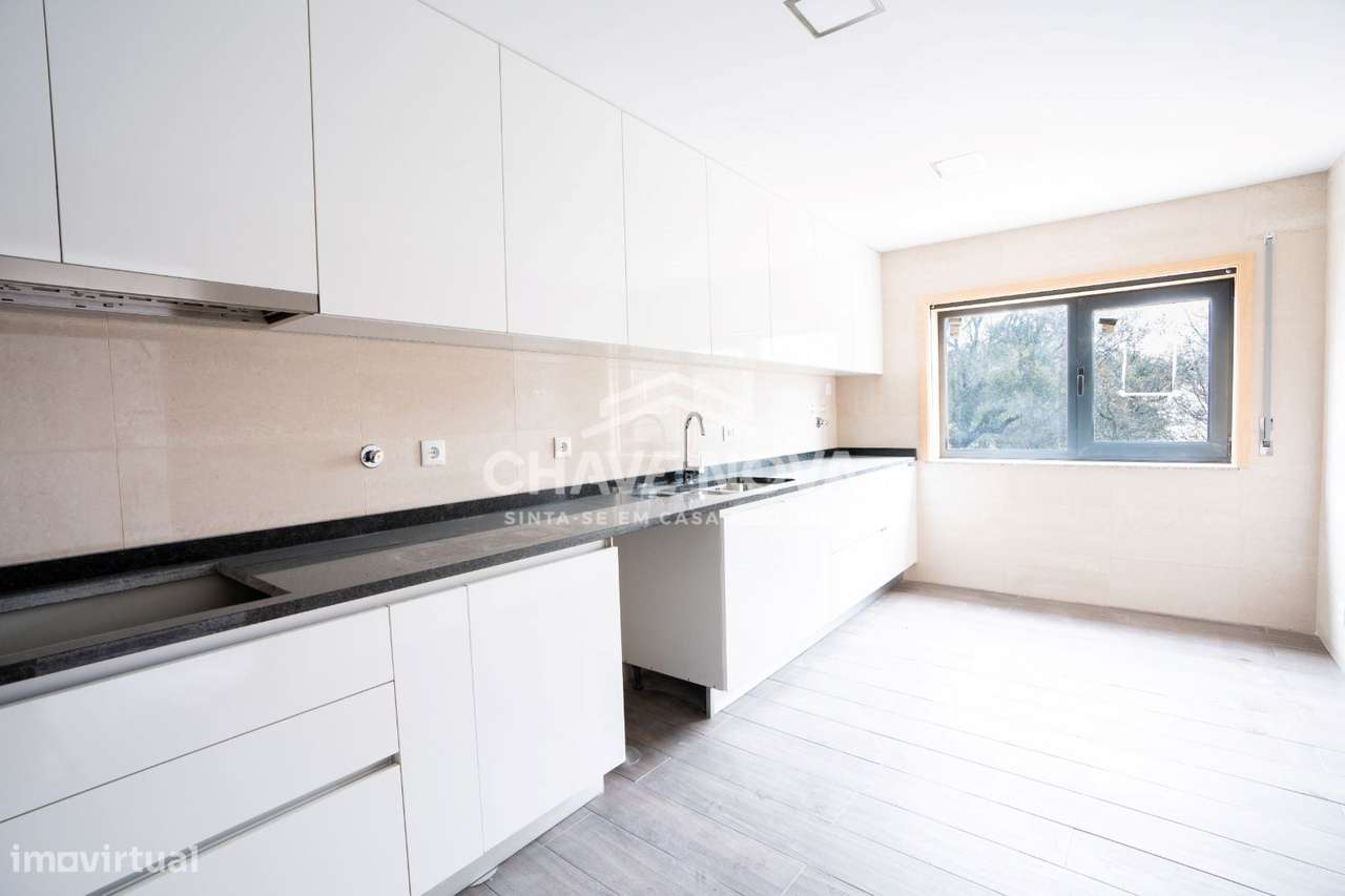 Moradia Geminada T3+1 situada em Laborim - Grande imagem: 2/25