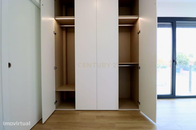 Luxuosa moradia isolada de 5 assoalhadas com excelentes áreas - piscin-32