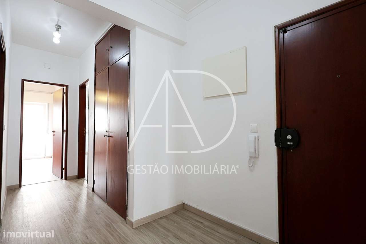 Apartamento T3 nas Paivas | Luz, conforto e localização privilegiada-14