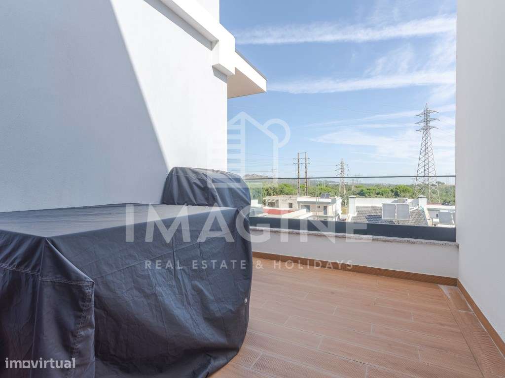 Apartamento T2 com Varanda Aterraçada na Quinta da Amizade-30