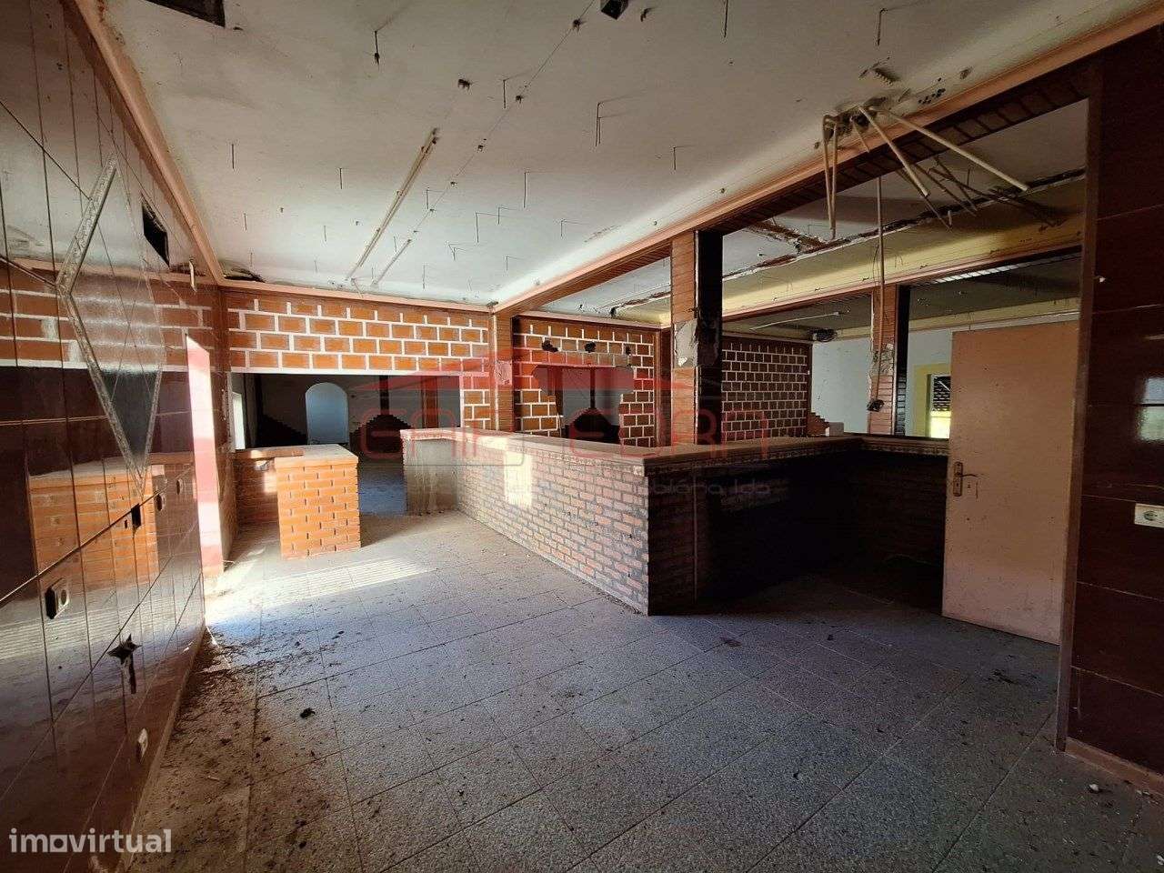 Moradia com estabelecimento e 6 500 m2 terreno em Ferro Covilhã - Grande imagem: 4/27