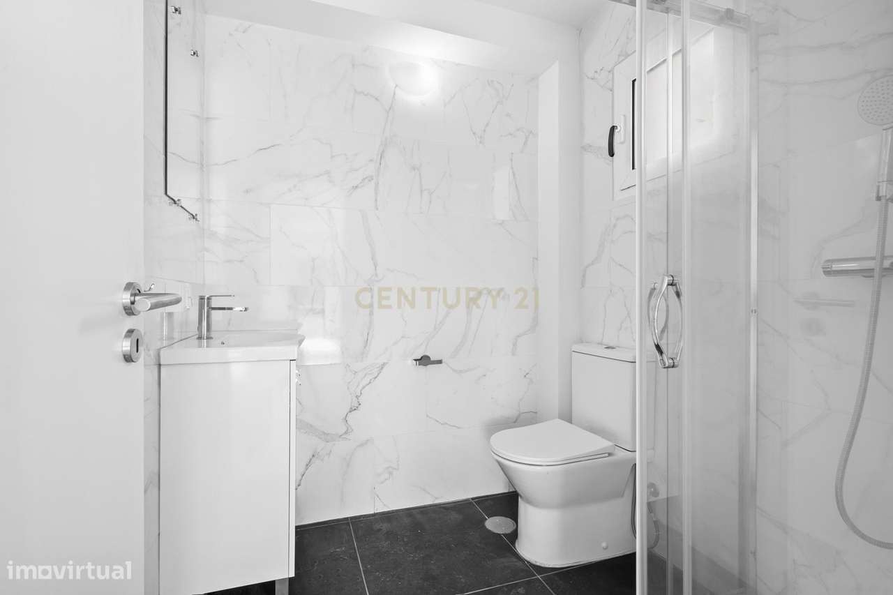 Oportunidade Única - Casa T2 - Renovada -  Funchal - Ilha da Madeira-18