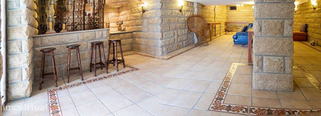 Moradia T6 Exclusiva com terreno de cerca 4.000 m² e Piscina Privada e-50