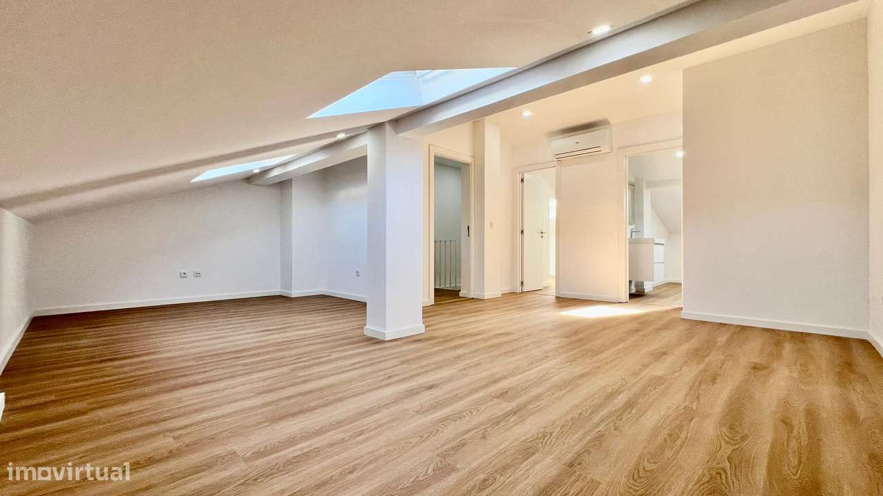 Apartamento T3+1 Duplex | 154 m² | Totalmente Remodelado | Queluz-41
