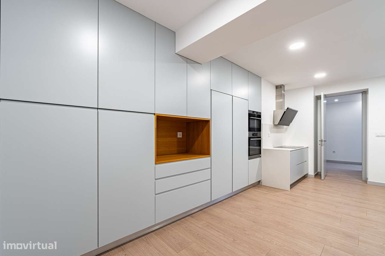 T4 amplo, 4 suites e estacionamento 4 carros – Marquês, Porto-12