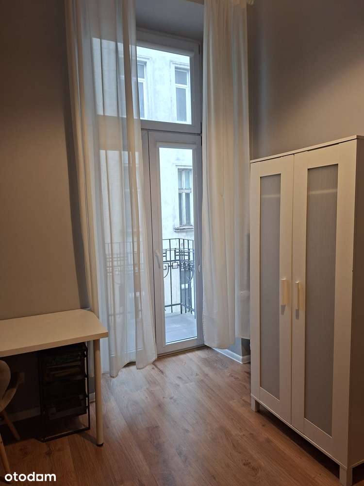 Polesie/Centrum. Mieszkanie w oficynie kamienicy podzielone na 6pokoi-6