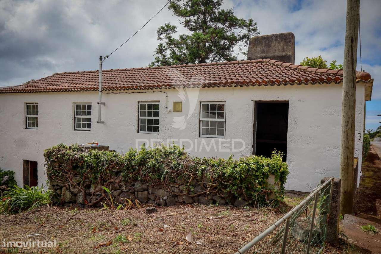 Moradia de Dois Pisos com Terreno – Freguesia de Rosais - Grande imagem: 4/26