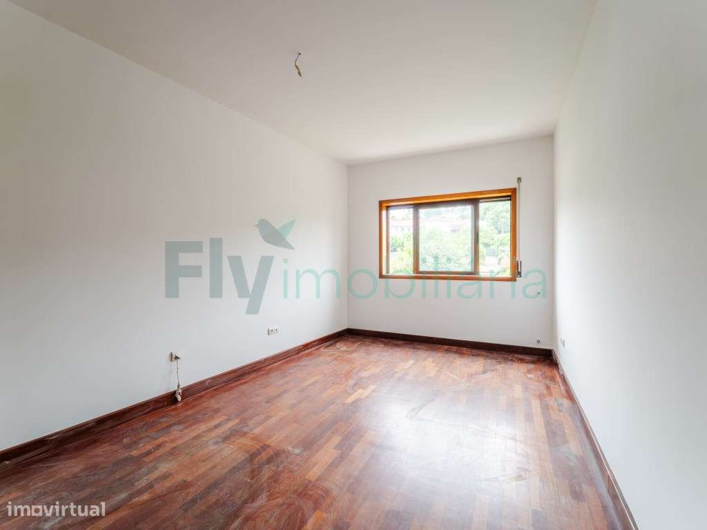 Excelente Apartamento T4 com Suite e Lugar de Garagem para 2 Carros-38
