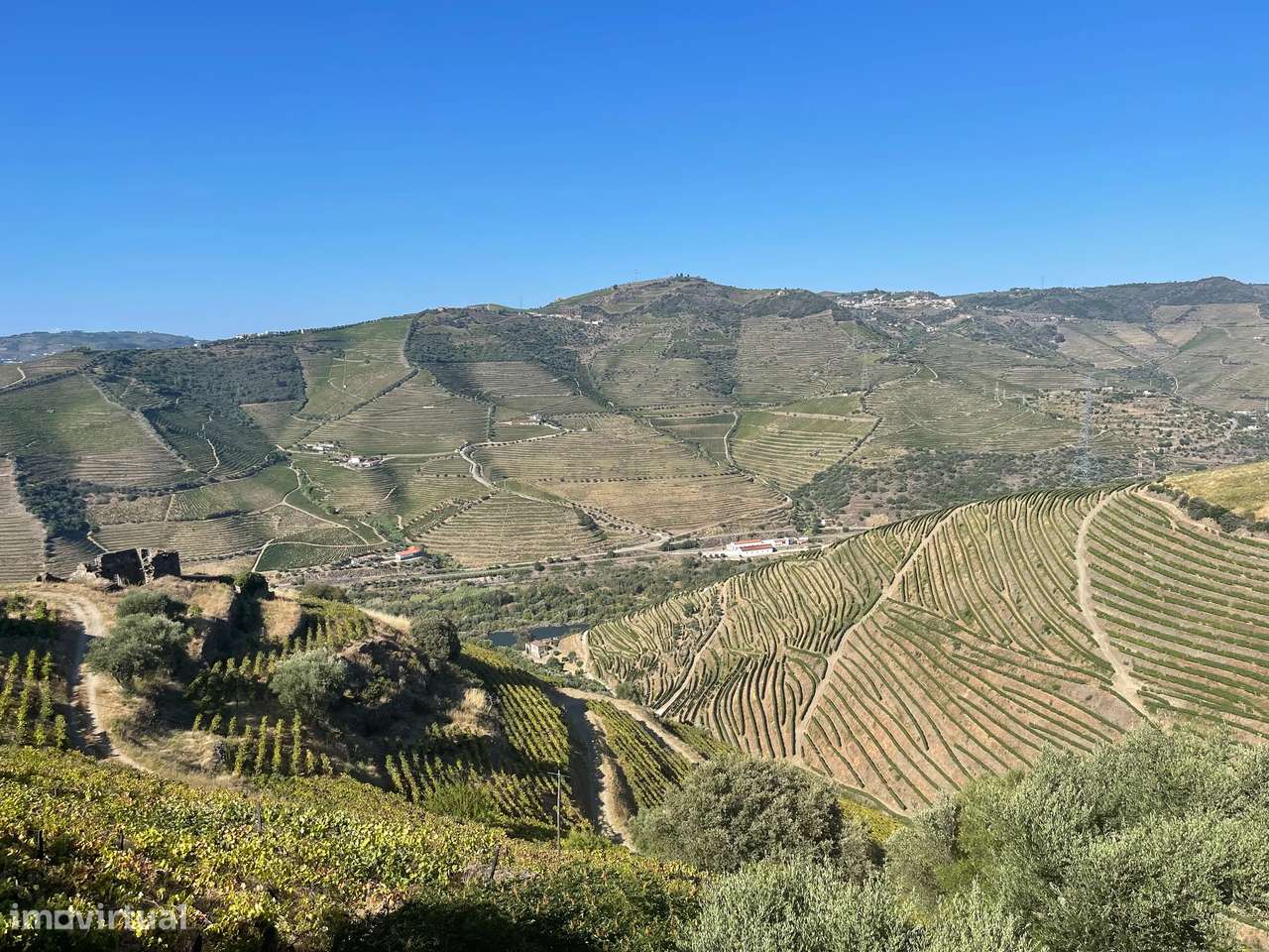 Terreno em Valdigem, com uma área total de 3.350m², oferece vistas pan - Grande imagem: 5/60