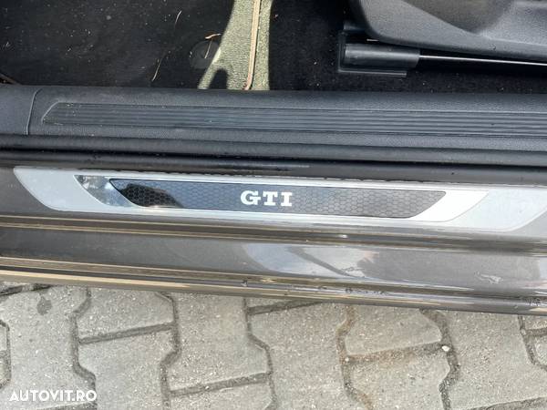 Volkswagen Polo 2.0 TSI DSG GTI - 11