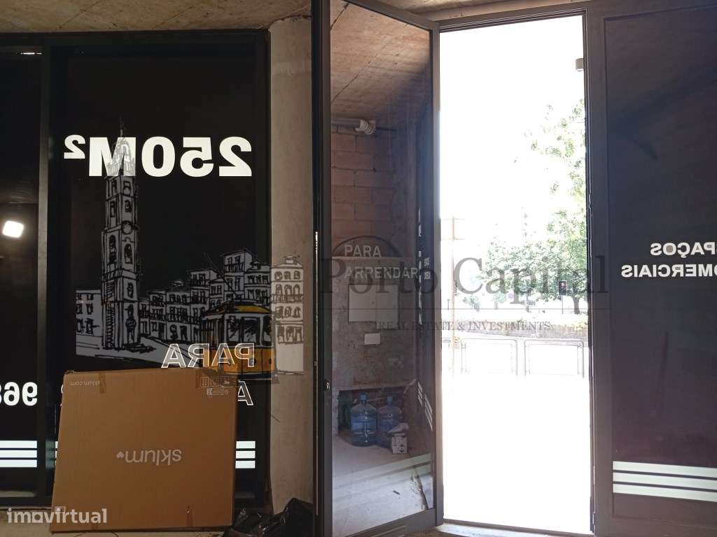 EXCELENTE ESPAÇO COMERCIAL PARA ARRENDAR CENTRO DO PORTO - Grande imagem: 4/21