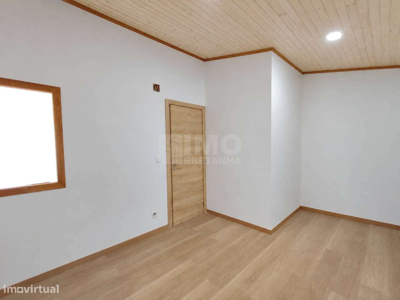 Moradia Renovada na Vila do Carvalho – Covilhã-9