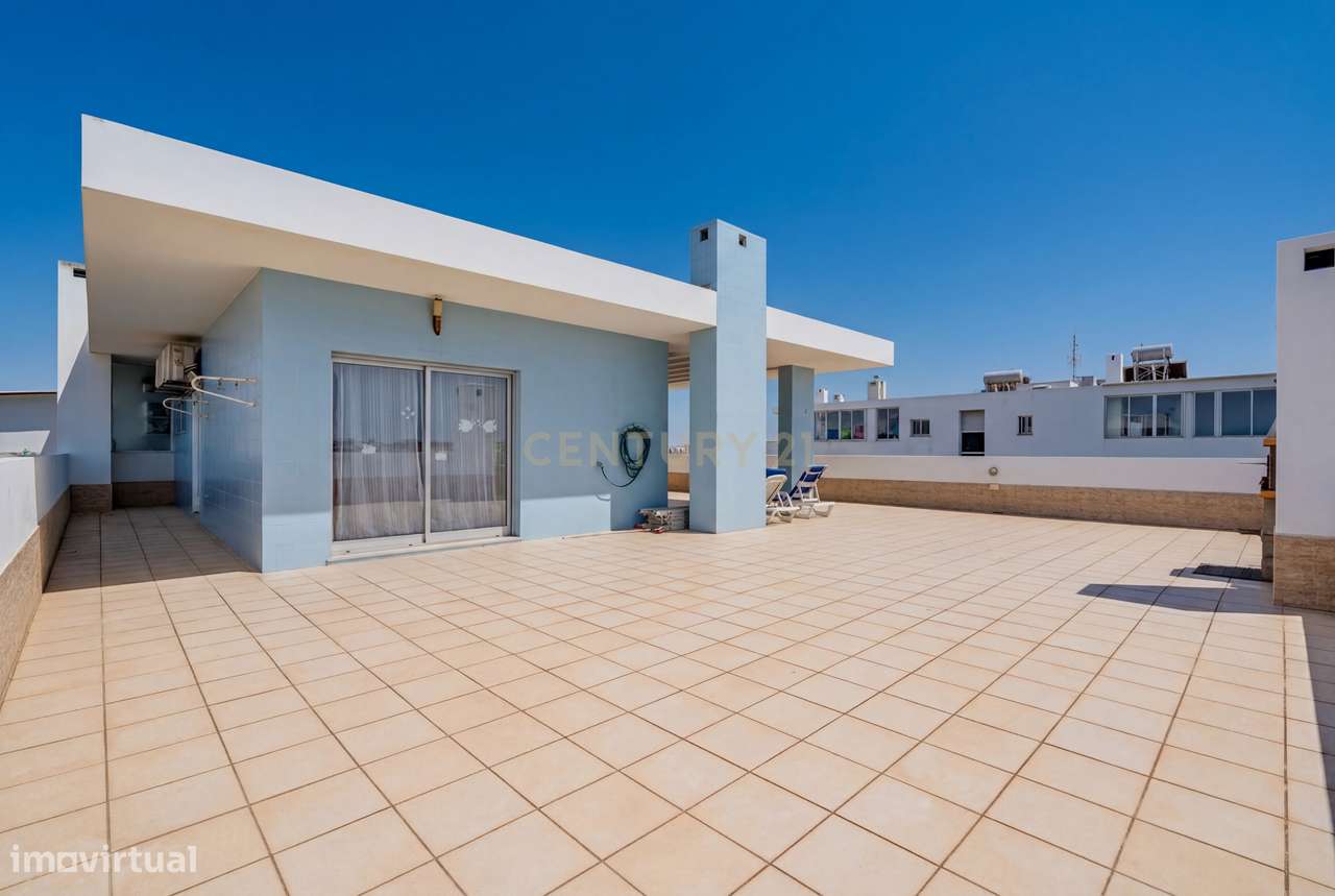 Exclusivo Duplex T4 Com Terraco De 144M2 Box E Estacionamento Privati