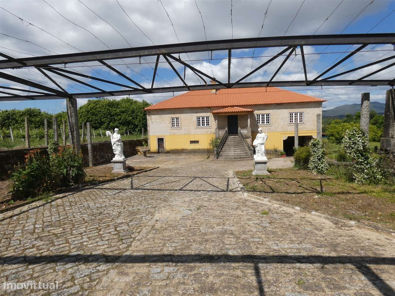 Um Paraíso no Alto Minho com 9 Hectares de Natureza e Produção de Vinh-55