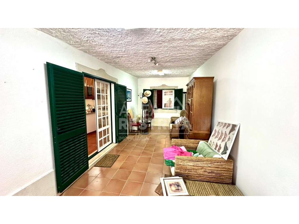 Moradia T3 em Banda - Churrasqueira, anexo e potencial para piscina...-23