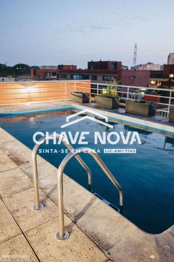 T5 triplex  3 frentes  piscina Garagem Junto colégio Luso Francês-17